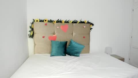 Snapshot of michael_and_sharon chatting on 02/27/25, 01:38 Micky and Sharon online show from 02/27/25, 01:38