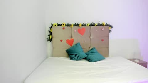 Snapshot of michael_and_sharon chatting on 02/28/25, 02:09 Micky and Sharon online show from 02/28/25, 02:09