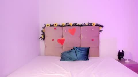 Snapshot of michael_and_sharon chatting on 03/06/25, 01:58 Micky and Sharon online show from 03/06/25, 01:58