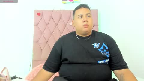 Snapshot of michael_and_sharon chatting on 10/22/25, 04:02 Micky and Sharon online show from 10/22/25, 04:02