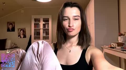 Emily online show from 11/11/25, 02:28