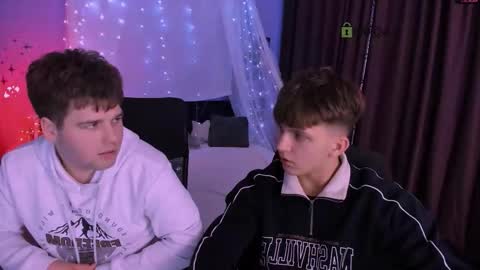 Snapshot of michael_strong_ chatting on 12/21/25, 08:27 Your Michael online show from 12/21/25, 08:27