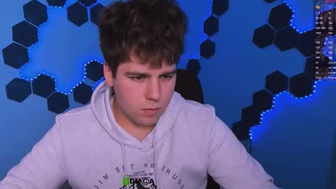 Snapshot of michael_strong_ chatting on 01/08/26, 09:44 Your Michael online show from 01/08/26, 09:44