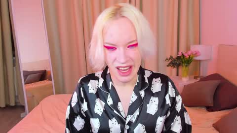 Snapshot of michael_swan chatting on 02/08/25, 06:33 Michel online show from 02/08/25, 06:33