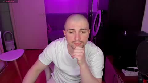 Snapshot of michael_wolfborn chatting on 06/10/26, 03:22 Michael online show from 06/10/26, 03:22