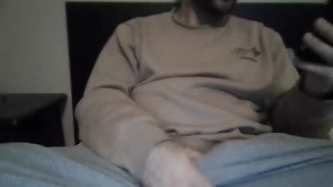 Snapshot of michaelc1214 chatting on 10/30/25, 01:29 michaelc1214 online show from 10/30/25, 01:29