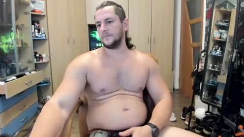 Snapshot of michaelragnar90 chatting on 07/19/26, 12:42 michaelragnar90 online show from 07/19/26, 12:42