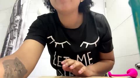 Snapshot of michell_bling chatting on 12/21/24, 12:53 Michi online show from 12/21/24, 12:53