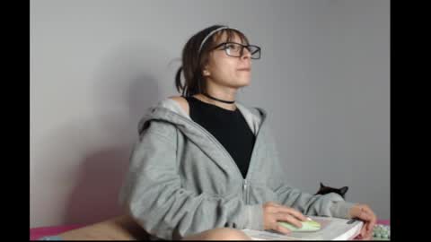 Snapshot of michell_bunny13 chatting on 05/08/26, 03:34 Michell online show from 05/08/26, 03:34