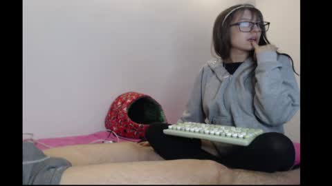 Snapshot of michell_bunny13 chatting on 06/05/26, 03:13 Michell online show from 06/05/26, 03:13