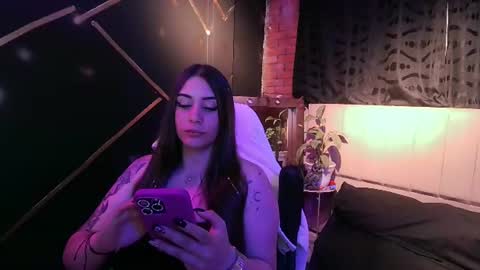 Snapshot of michell_h chatting on 06/24/26, 06:01 Nani online show from 06/24/26, 06:01