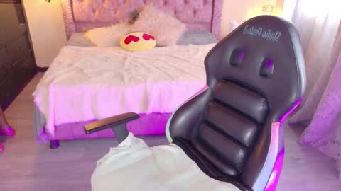 michell_petty01 online show from 09/16/25, 03:02