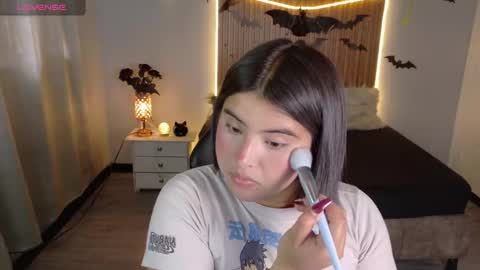 michell_petty01 online show from 10/15/25, 04:51