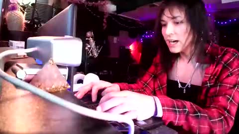 Snapshot of michelle_flowers chatting on 10/23/25, 03:39 michelle_flowers online show from 10/23/25, 03:39