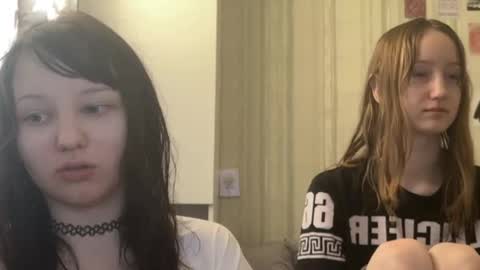 Snapshot of michelle_neely chatting on 10/20/25, 11:43 michelle_neely online show from 10/20/25, 11:43