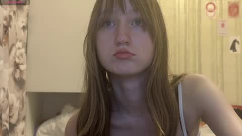 Snapshot of michelle_neely chatting on 10/28/25, 09:39 michelle_neely online show from 10/28/25, 09:39