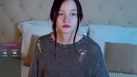 Michelle online show from 11/08/25, 01:55