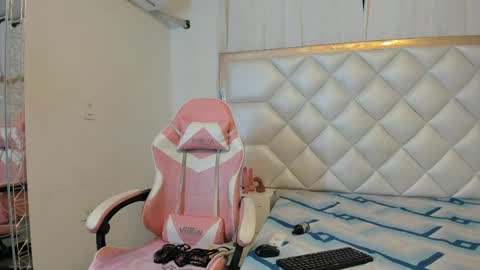 michelleblair1 online show from 04/20/26, 12:52