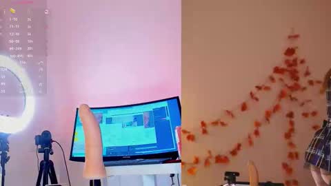 Snapshot of michelleblow chatting on 10/22/25, 12:27 Michelle online show from 10/22/25, 12:27