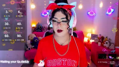 Snapshot of michellevanss22 chatting on 11/04/25, 03:38   online show from 11/04/25, 03:38