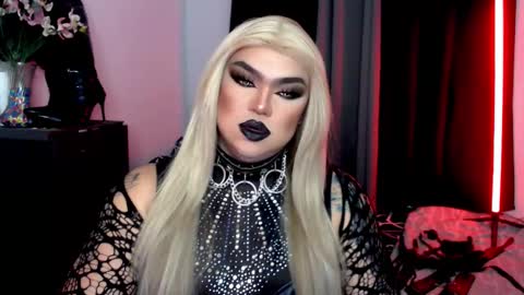 Snapshot of michellevixen921 chatting on 10/29/25, 05:36 Michelle online show from 10/29/25, 05:36