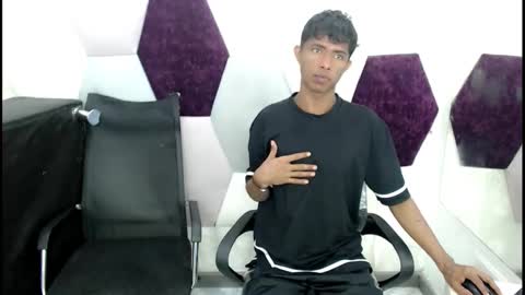 Snapshot of mick_storm chatting on 11/18/25, 06:56 Mick storm online show from 11/18/25, 06:56