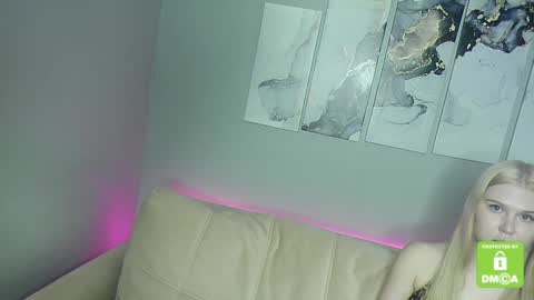 inst miiiss mia online show from 12/23/24, 07:20