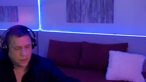 Snapshot of mickeyshyne69 chatting on 01/10/25, 01:42 Mickey online show from 01/10/25, 01:42