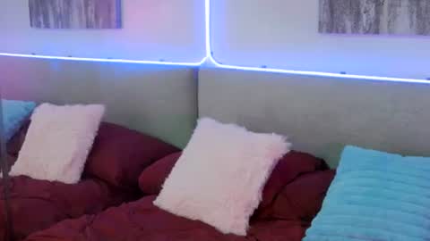 Snapshot of mickeyshyne69 chatting on 01/13/25, 04:08 Mickey online show from 01/13/25, 04:08