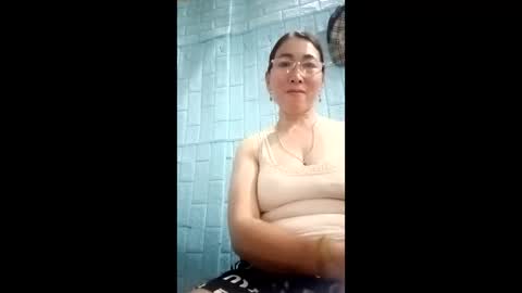 Snapshot of mickye00 chatting on 04/24/26, 06:38 Miky online show from 04/24/26, 06:38