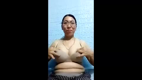 Snapshot of mickye00 chatting on 05/07/26, 10:04 Miky online show from 05/07/26, 10:04
