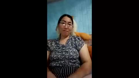Snapshot of mickye00 chatting on 05/11/26, 01:28 Miky online show from 05/11/26, 01:28