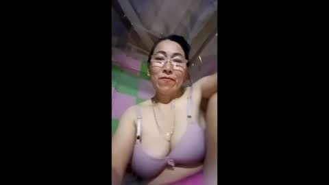 Snapshot of mickye00 chatting on 05/23/26, 04:39 Miky online show from 05/23/26, 04:39