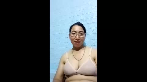 Snapshot of mickye00 chatting on 05/28/26, 04:37 Miky online show from 05/28/26, 04:37