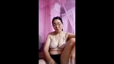 Snapshot of mickye00 chatting on 06/06/26, 01:11 Miky online show from 06/06/26, 01:11