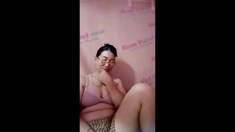 Snapshot of mickye00 chatting on 06/09/26, 08:37 Miky online show from 06/09/26, 08:37