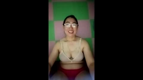 Snapshot of mickye00 chatting on 06/11/26, 01:16 Miky online show from 06/11/26, 01:16