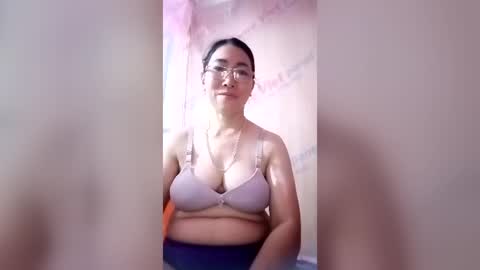 Snapshot of mickye00 chatting on 06/11/26, 06:39 Miky online show from 06/11/26, 06:39