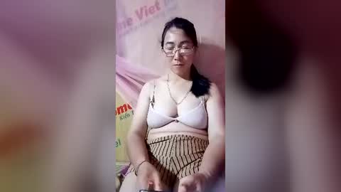 Snapshot of mickye00 chatting on 06/15/26, 02:41 Miky online show from 06/15/26, 02:41
