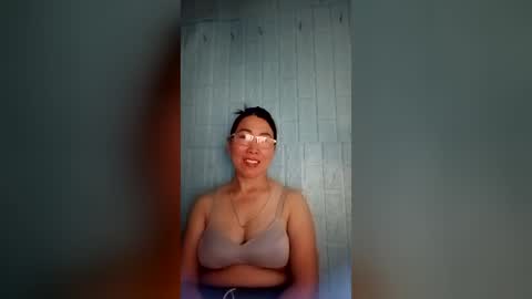 Snapshot of mickye00 chatting on 06/18/26, 01:04 Miky online show from 06/18/26, 01:04
