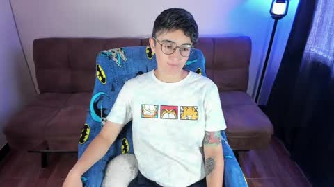 Snapshot of midnight07_ chatting on 06/02/26, 03:25 Blue online show from 06/02/26, 03:25