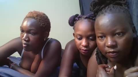 Snapshot of midnight_curves chatting on 04/11/26, 12:04 midnight_curves online show from 04/11/26, 12:04