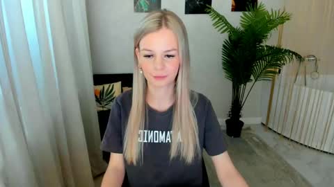 Snapshot of midnighteaura chatting on 05/06/26, 12:32 midnighteaura online show from 05/06/26, 12:32