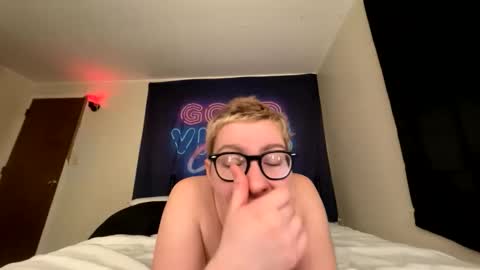 midnightmochi2 online show from 04/19/26, 02:00