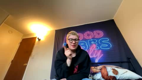 midnightmochi2 online show from 04/24/26, 11:18