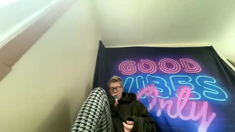 midnightmochi2 online show from 04/30/26, 12:00