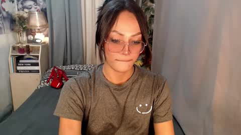 Snapshot of midnightraven27 chatting on 09/20/25, 10:27  Dont forget to follow online show from 09/20/25, 10:27