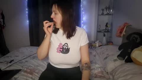 Snapshot of midnightwitchx chatting on 11/03/25, 02:51 Midnight online show from 11/03/25, 02:51