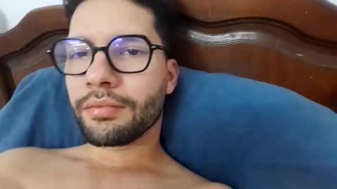 Snapshot of midoumas1 chatting on 10/18/25, 02:40 Sam online show from 10/18/25, 02:40