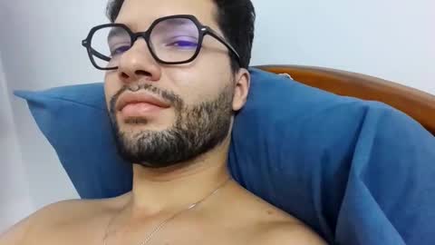 Snapshot of midoumas1 chatting on 11/08/25, 03:01 Sam online show from 11/08/25, 03:01